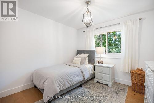 1665 Missenden Crescent, Mississauga, ON - Indoor Photo Showing Bedroom