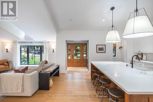 1665 Missenden Crescent, Mississauga, ON - Indoor Photo Showing Living Room