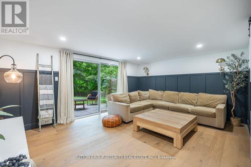 1665 Missenden Crescent, Mississauga, ON - Indoor Photo Showing Living Room