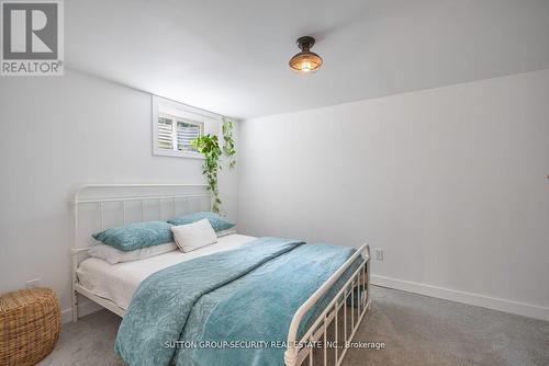 1665 Missenden Crescent, Mississauga, ON - Indoor Photo Showing Bedroom