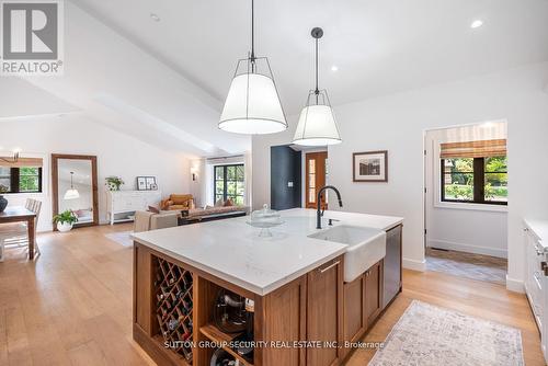 1665 Missenden Crescent, Mississauga, ON - Indoor Photo Showing Kitchen