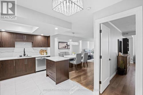 610 - 300 Webb Drive, Mississauga, ON - Indoor Photo Showing Kitchen