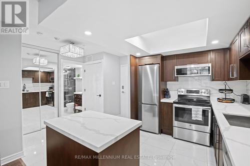 610 - 300 Webb Drive, Mississauga, ON - Indoor Photo Showing Kitchen