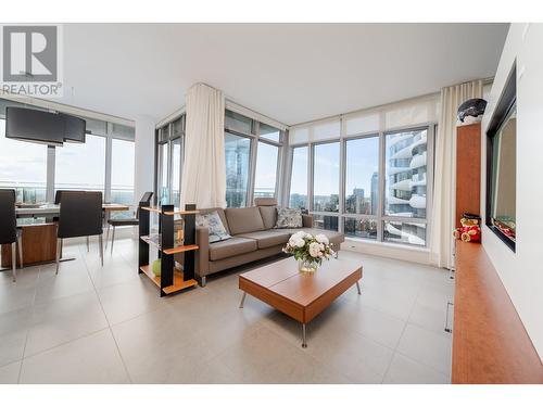 3701 1028 Barclay Street, Vancouver, BC - Indoor Photo Showing Living Room