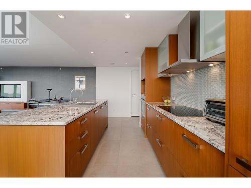 3701 1028 Barclay Street, Vancouver, BC - Indoor Photo Showing Kitchen With Upgraded Kitchen