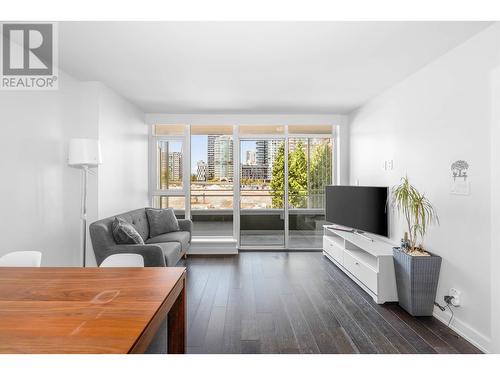 610 1372 Seymour Street, Vancouver, BC - Indoor Photo Showing Living Room