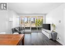 610 1372 Seymour Street, Vancouver, BC  - Indoor Photo Showing Living Room 