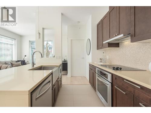 701-888 Homer Street, Vancouver, BC - Indoor Photo Showing Kitchen With Upgraded Kitchen