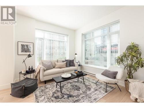 701-888 Homer Street, Vancouver, BC - Indoor Photo Showing Living Room