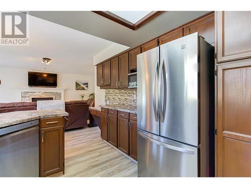 2935 Shannon Green Court, West Kelowna, BC - Indoor Photo Showing Kitchen