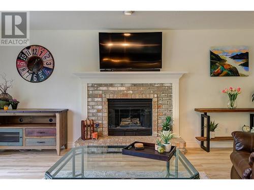 2935 Shannon Green Court, West Kelowna, BC - Indoor Photo Showing Living Room With Fireplace