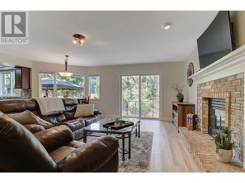 2935 Shannon Green Court, West Kelowna, BC - Indoor Photo Showing Living Room With Fireplace