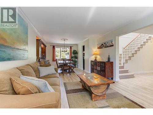 2935 Shannon Green Court, West Kelowna, BC - Indoor Photo Showing Living Room