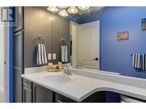 2935 Shannon Green Court, West Kelowna, BC - Indoor Photo Showing Bathroom