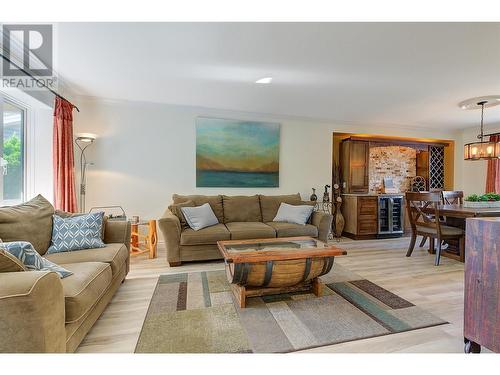 2935 Shannon Green Court, West Kelowna, BC - Indoor Photo Showing Living Room