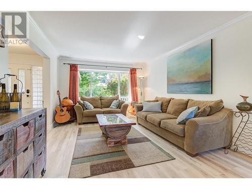 2935 Shannon Green Court, West Kelowna, BC - Indoor Photo Showing Living Room