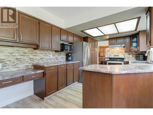 2935 Shannon Green Court, West Kelowna, BC - Indoor Photo Showing Kitchen