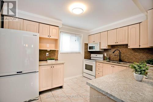 34 Water Wheel Way, Toronto, ON - Indoor Photo Showing Kitchen