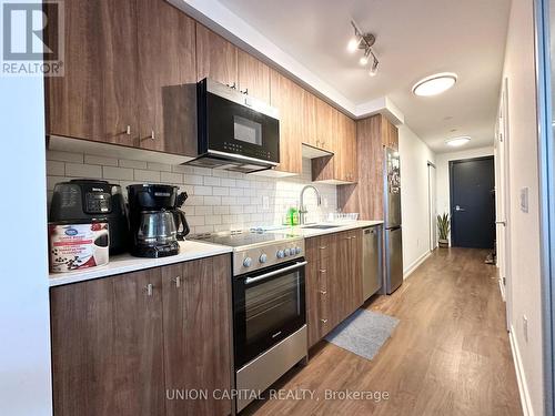 2203 - 15 Wellington Street, Kitchener, ON - Indoor Photo Showing Kitchen