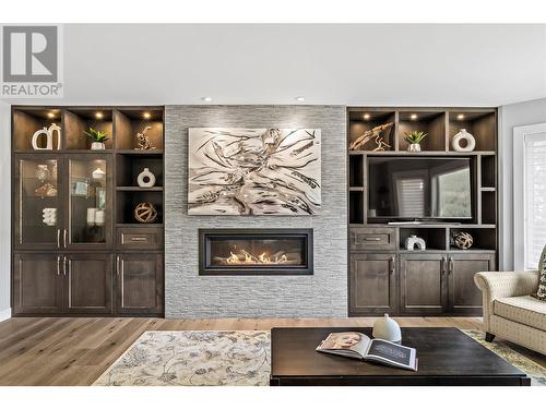 2825 Parkland Place, Blind Bay, BC - Indoor Photo Showing Living Room With Fireplace