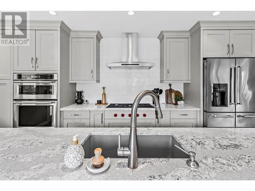 2825 Parkland Place, Blind Bay, BC - Indoor Photo Showing Kitchen With Double Sink With Upgraded Kitchen