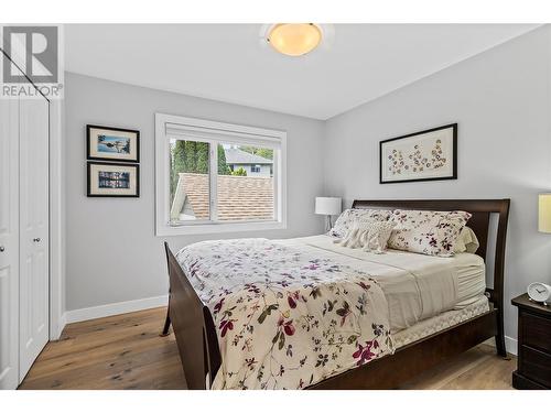 2825 Parkland Place, Blind Bay, BC - Indoor Photo Showing Bedroom