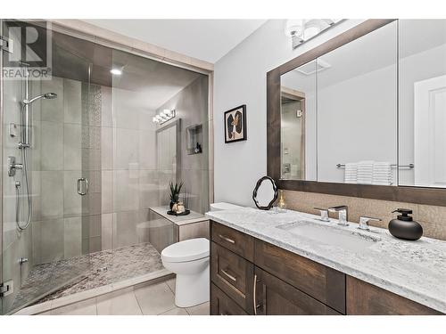 2825 Parkland Place, Blind Bay, BC - Indoor Photo Showing Bathroom