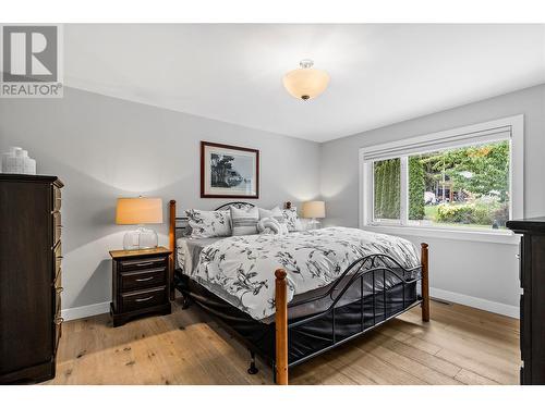 2825 Parkland Place, Blind Bay, BC - Indoor Photo Showing Bedroom