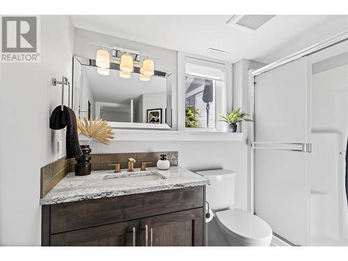 2825 Parkland Place, Blind Bay, BC - Indoor Photo Showing Bathroom