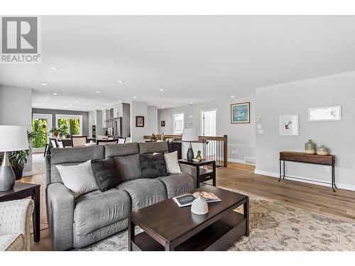 2825 Parkland Place, Blind Bay, BC - Indoor Photo Showing Living Room