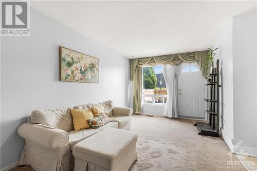 2939 Fairlea Crescent Unit#78, Ottawa, ON - Indoor Photo Showing Living Room