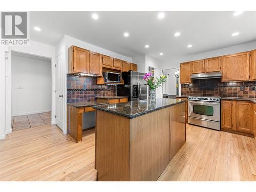 1137 Windermere Court, Kelowna, BC - Indoor Photo Showing Kitchen