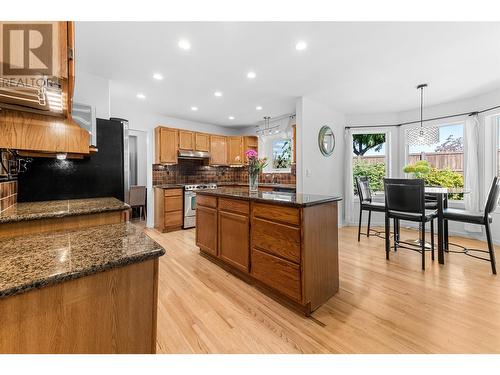 1137 Windermere Court, Kelowna, BC - Indoor Photo Showing Kitchen