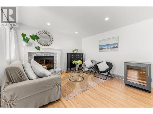 1137 Windermere Court, Kelowna, BC - Indoor Photo Showing Living Room With Fireplace