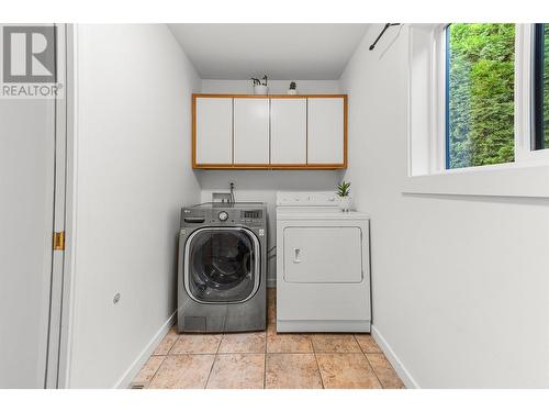 1137 Windermere Court, Kelowna, BC - Indoor Photo Showing Laundry Room