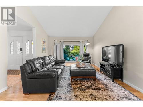 1137 Windermere Court, Kelowna, BC - Indoor Photo Showing Living Room