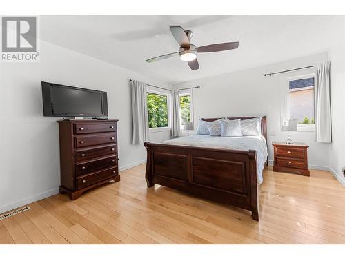 1137 Windermere Court, Kelowna, BC - Indoor Photo Showing Bedroom