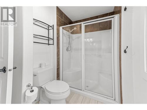 1137 Windermere Court, Kelowna, BC - Indoor Photo Showing Bathroom