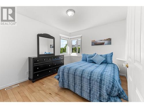 1137 Windermere Court, Kelowna, BC - Indoor Photo Showing Bedroom