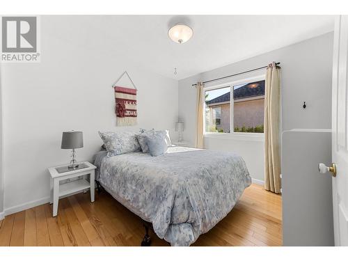 1137 Windermere Court, Kelowna, BC - Indoor Photo Showing Bedroom