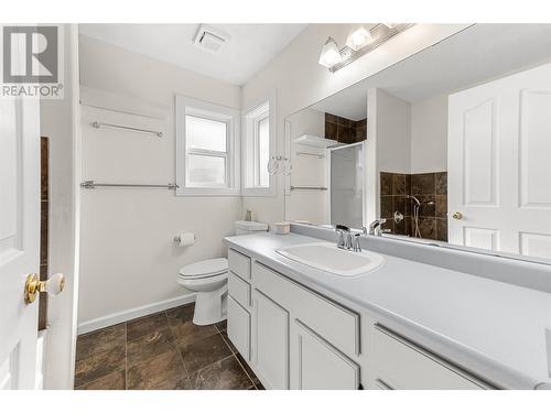 1137 Windermere Court, Kelowna, BC - Indoor Photo Showing Bathroom