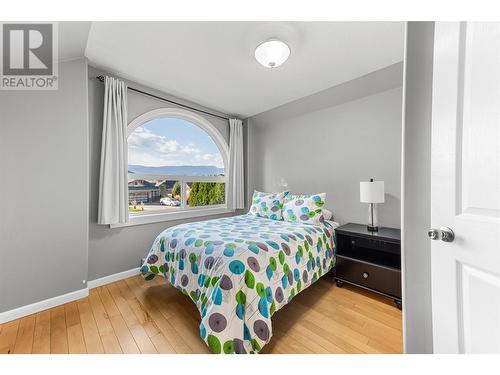 1137 Windermere Court, Kelowna, BC - Indoor Photo Showing Bedroom