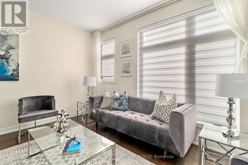 2662 Castlegate Crossing, Pickering, ON - Indoor Photo Showing Living Room