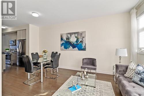 2662 Castlegate Crossing, Pickering, ON - Indoor Photo Showing Living Room