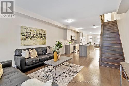 2662 Castlegate Crossing, Pickering, ON - Indoor Photo Showing Living Room