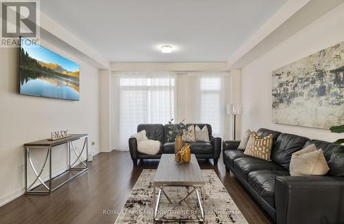 2662 Castlegate Crossing, Pickering, ON - Indoor Photo Showing Living Room