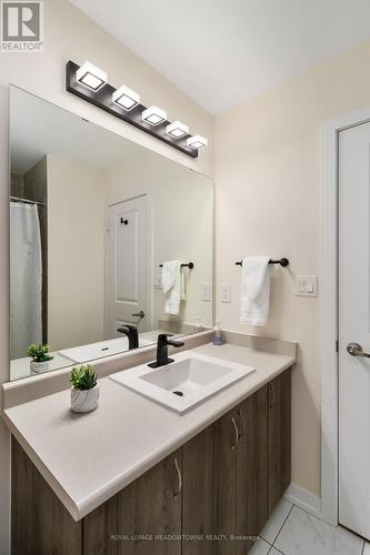 2662 Castlegate Crossing, Pickering, ON - Indoor Photo Showing Bathroom