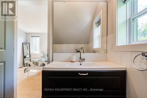 125 Breadalbane Street, Hamilton, ON - Indoor Photo Showing Bathroom