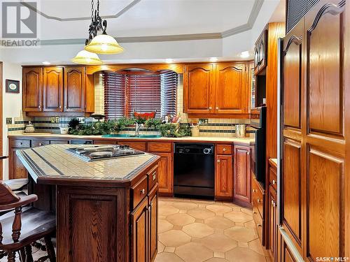 460 4Th Avenue Ne, Swift Current, SK - Indoor Photo Showing Kitchen