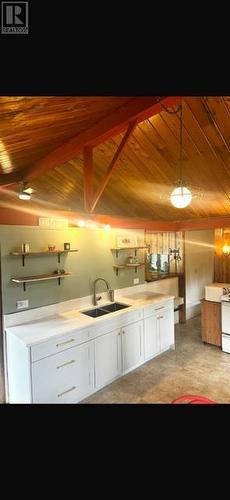 4171 Ashe Crescent, Scotch Creek, BC - Indoor Photo Showing Kitchen